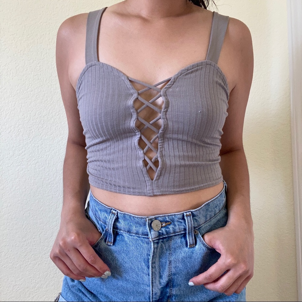 UO Silence + Noise Cropped and ribbed gray top